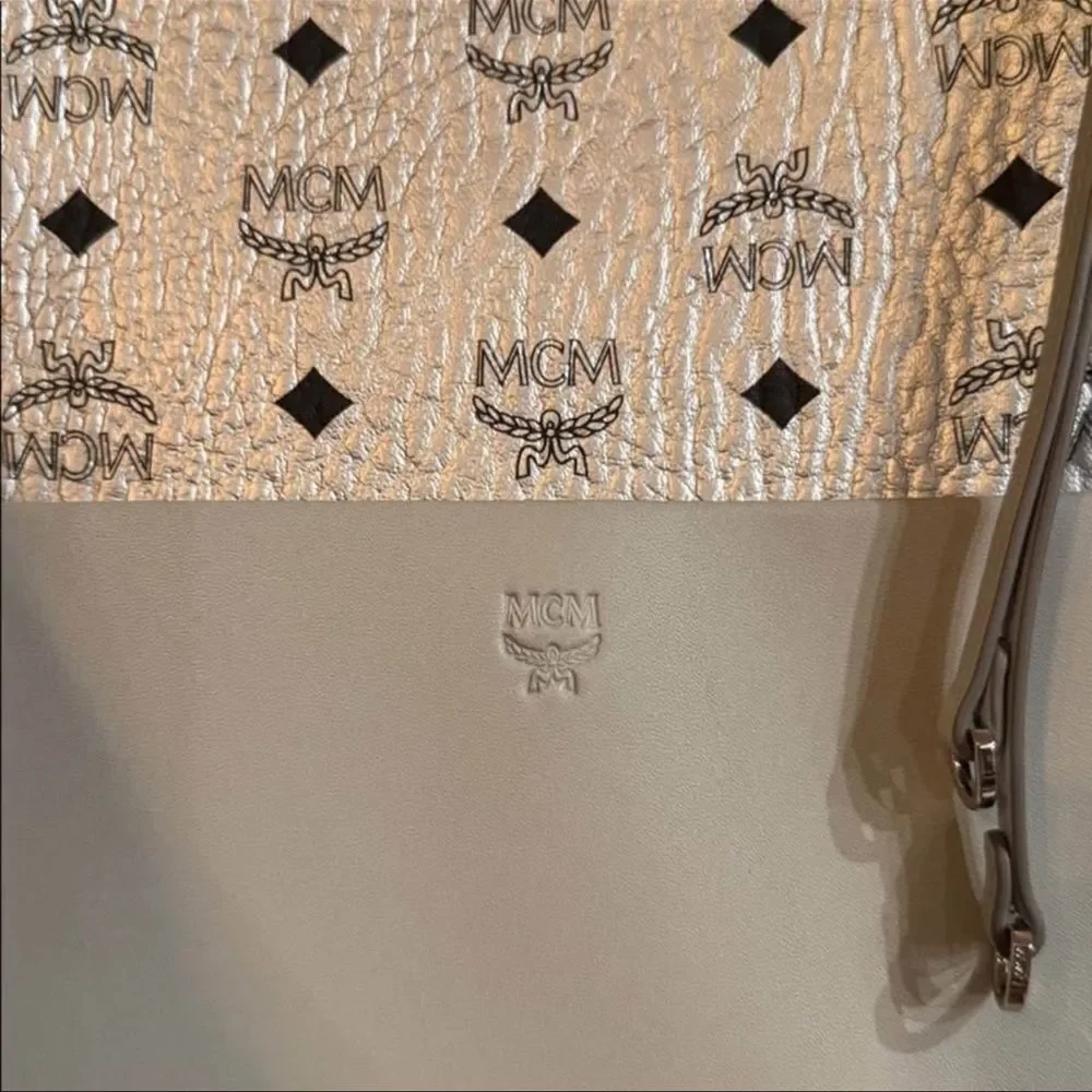 NWT MCM Metallic Visetos Leather Aren Medium Hobo